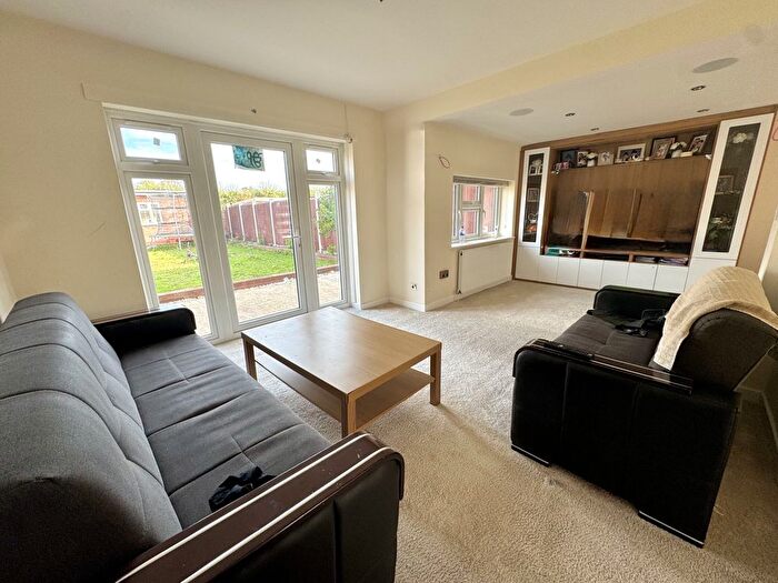 4 Bedroom Semi-Detached House To Rent In St. Marys Avenue North, Southall, UB2