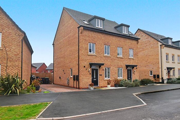 4 Bedroom Semi-Detached House For Sale In Tansy Road, Priors Hall Park, NN17