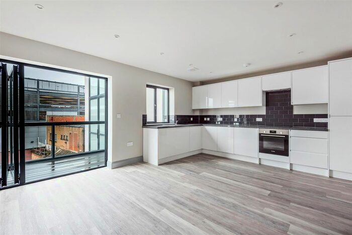 2 Bedroom Flat To Rent In Greenford Road, Sutton, SM1