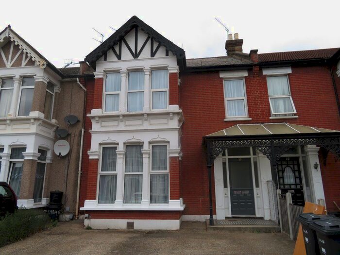 2 Bedroom Flat To Rent In Ranelagh Gardens, Cranbrook, Ilford, IG1