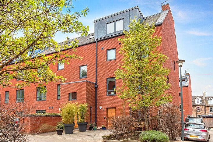 3 Bedroom Town House For Sale In Weston Gait, Edinburgh, EH11