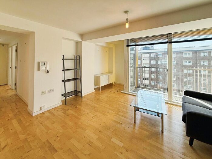 2 Bedroom Flat To Rent In Saxton, The Avenue, Leeds, West Yorkshire, LS9