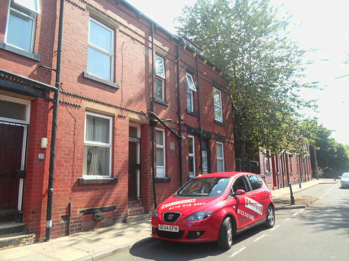 2 Bedroom Terraced House To Rent In Kepler Mount, Leeds, LS8