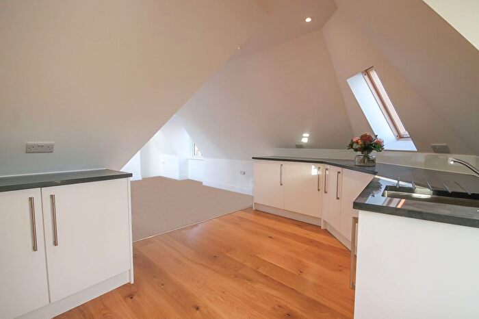 2 Bedroom Flat For Sale In High Street, East Grinstead, RH19