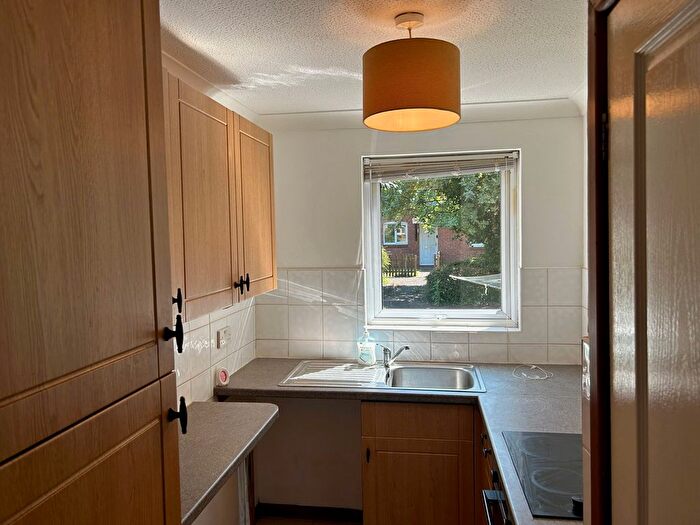 Studio To Rent In Allington Close, Taunton, TA1
