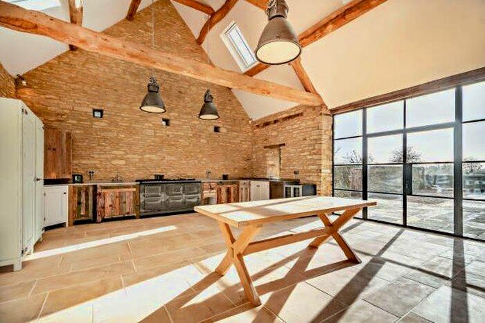 3 Bedroom Barn Conversion To Rent In Bampton Road, Bampton, OX18
