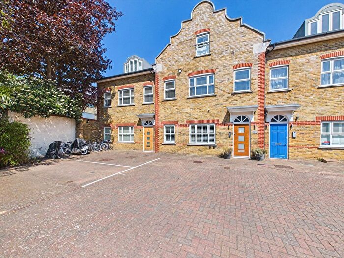 2 Bedroom Flat To Rent In High Street, Hampton Hill, TW12