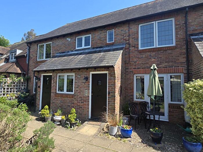 2 Bedroom Flat For Sale In Steyning, BN44