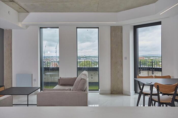2 Bedroom Apartment To Rent In Apt . :: One Silk Street, M4