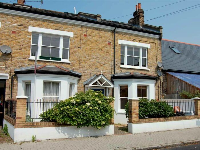 2 Bedroom Flat To Rent In Oldridge Road, London, SW12