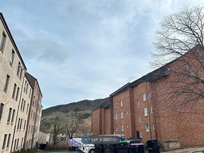 2 Bedroom Flat To Rent In New Arthur Place, Edinburgh, EH8