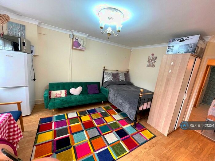 Studio To Rent In Whitehouse Common Road, Sutton Coldfield, B75