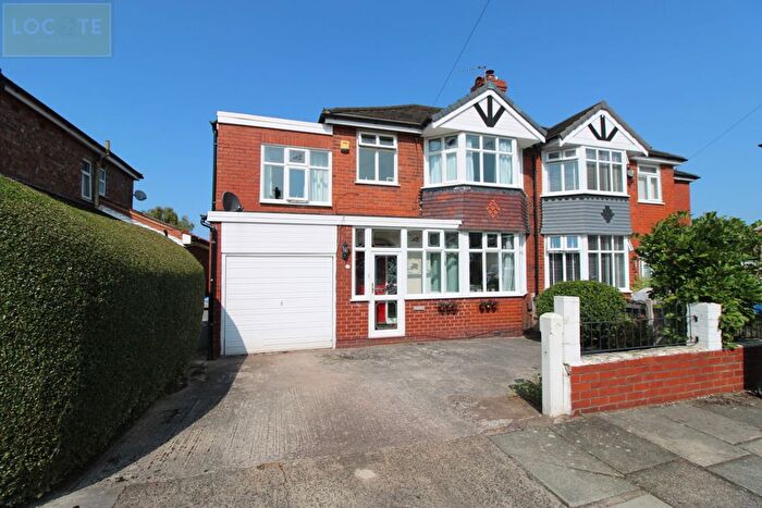 5 Bedroom Semi-detached House For Sale In Lowood Avenue, Davyhulme, M41