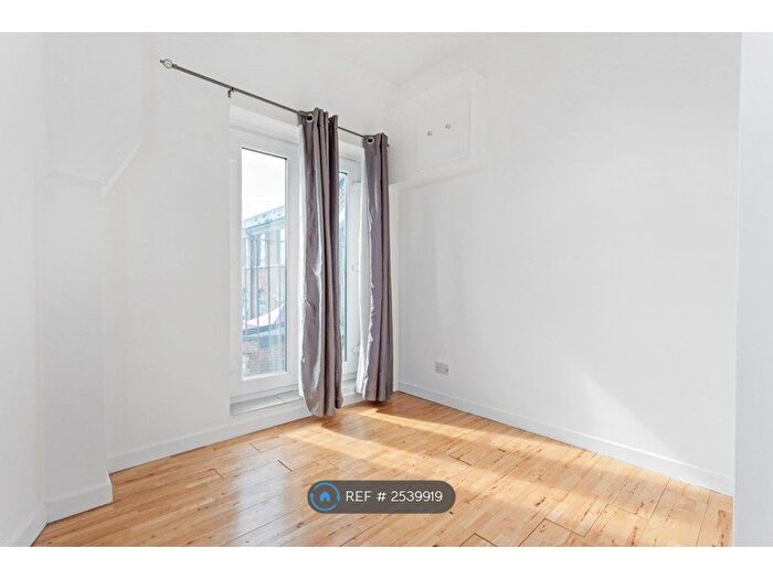 1 Bedroom Flat To Rent In Peckham High Street, London, SE15