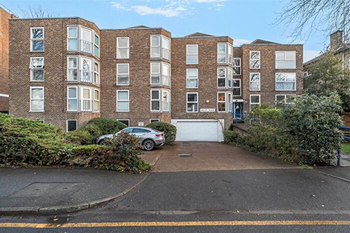 1 Bedroom Flat To Rent In Valley Place, Surbiton, KT6