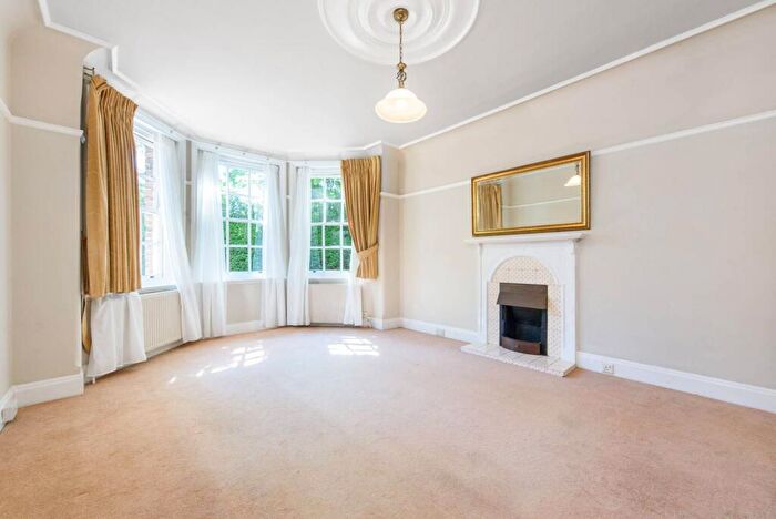 2 Bedroom Flat For Sale In The Drive, West Finchley, London, N3