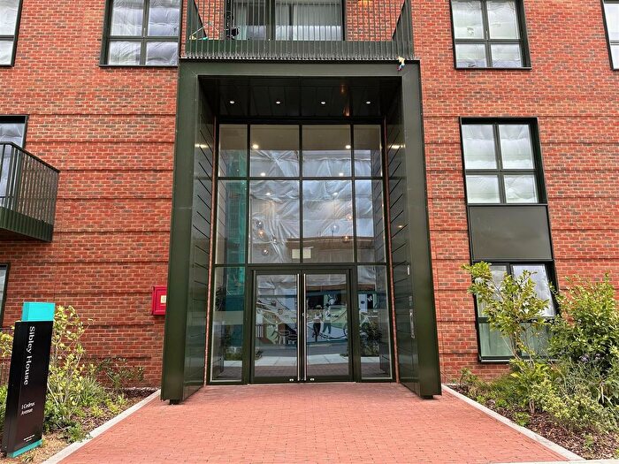 1 Bedroom Flat To Rent In Cedrus Avenue, Southall, UB1