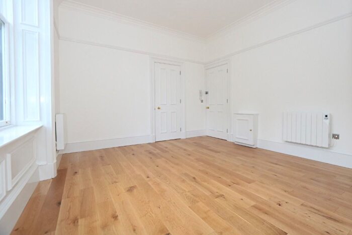 1 Bedroom Flat To Rent In Crown Road North, Glasgow, G12