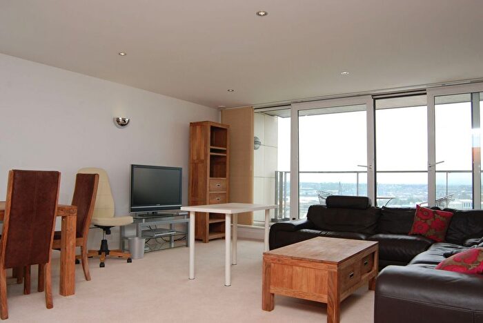 2 Bedroom Flat For Sale In Western Gateway, Royal Docks, London, E16