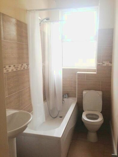 2 Bedroom Flat To Rent In Elphinstone Road, Hastings, TN34