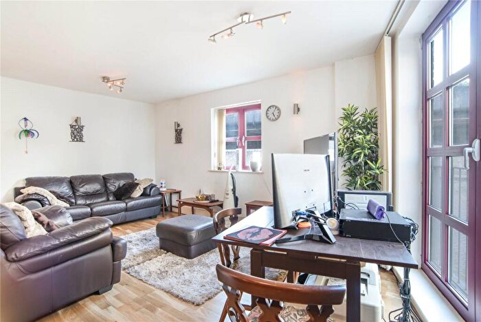 1 Bedroom Apartment To Rent In Quaker Street, Shoreditch, London, E1