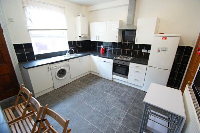 4 Bedroom Terraced House To Rent In Welton Mount, Hyde Park, Leeds, LS6