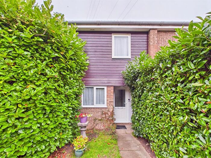 3 Bedroom End Of Terrace House For Sale In Sorrel Bank, Linton Glade, Croydon, CR0