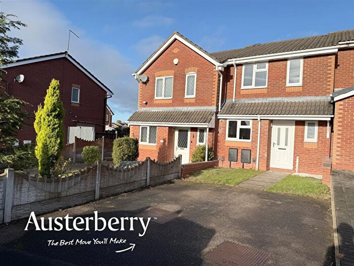 3 Bedroom Town House To Rent In Forrister Street, Stoke-On-Trent, ST3
