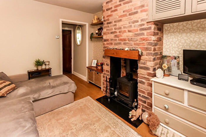 2 Bedroom Cottage For Sale In Harrowick Lane, Earls Barton, NN6