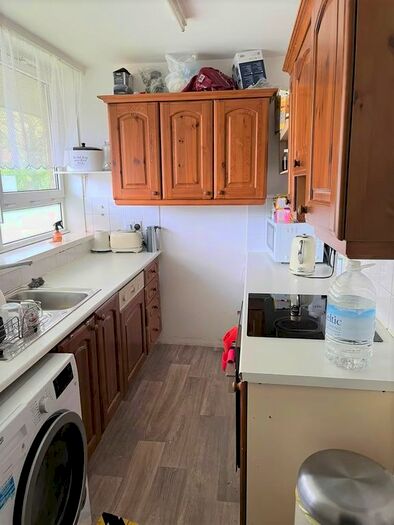 3 Bedroom Flat To Rent In Waterman Street, London, SW15