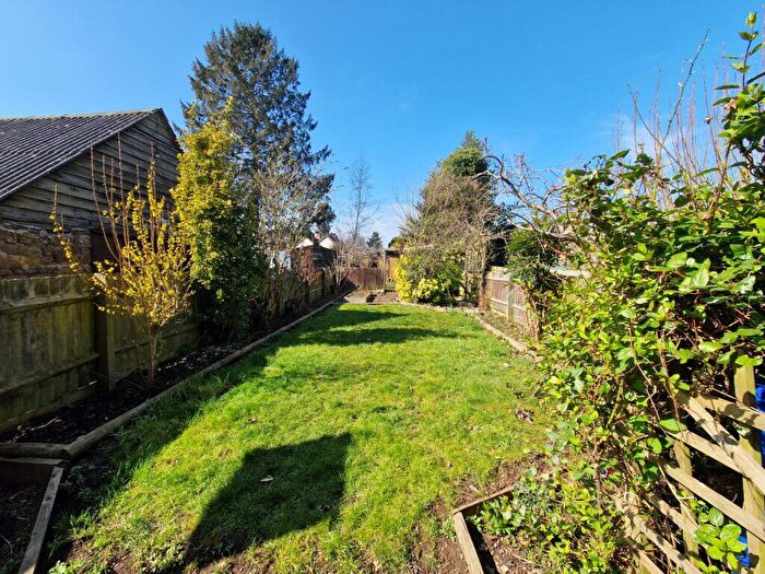 3 Bedroom Maisonette To Rent In High Street, Middleton Cheney, Oxon, OX17