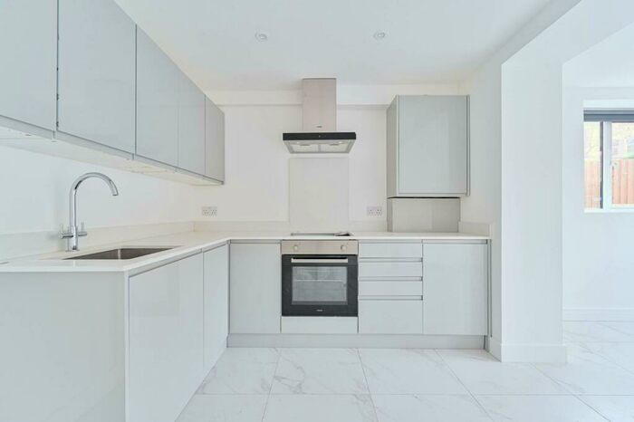 2 Bedroom Flat To Rent In Peckham Rye, Peckham, London, SE15