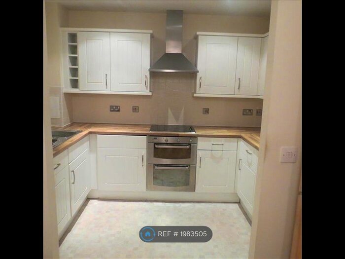 2 Bedroom Flat To Rent In Wharf Lane, Rickmansworth, WD3