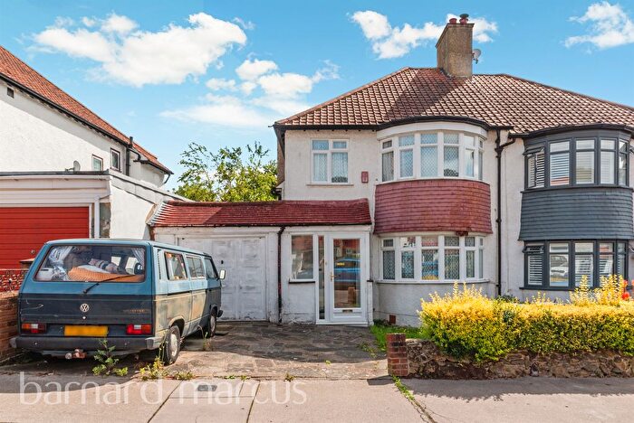 3 Bedroom Semi-Detached House For Sale In Covington Gardens, London, SW16