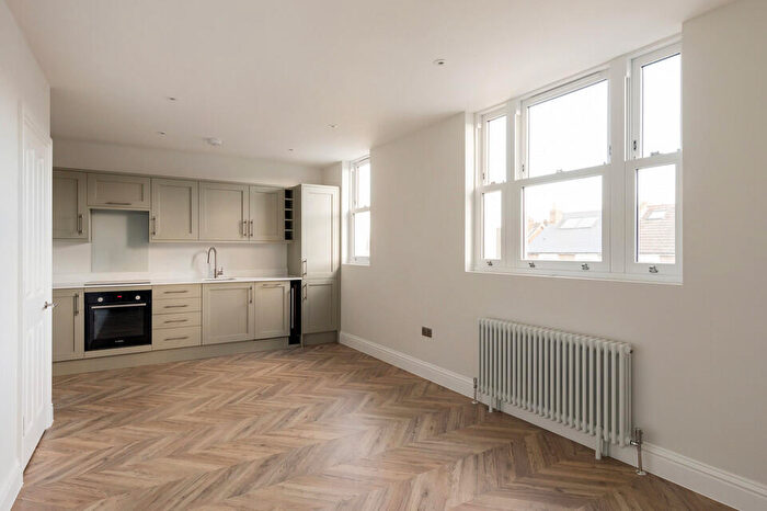 2 Bedroom Flat For Sale In Crystal Palace Road, East Dulwich, SE22