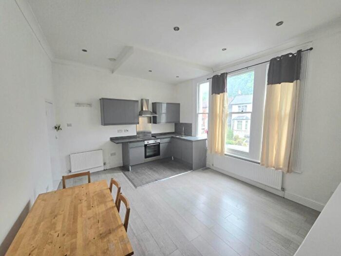 2 Bedroom Apartment To Rent In Norwood Road, Herne Hill, London, SE24