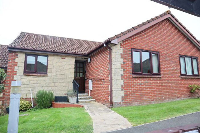 2 Bedroom Bungalow To Rent In Kingshill Gardens, Nailsea, Bristol, BS48
