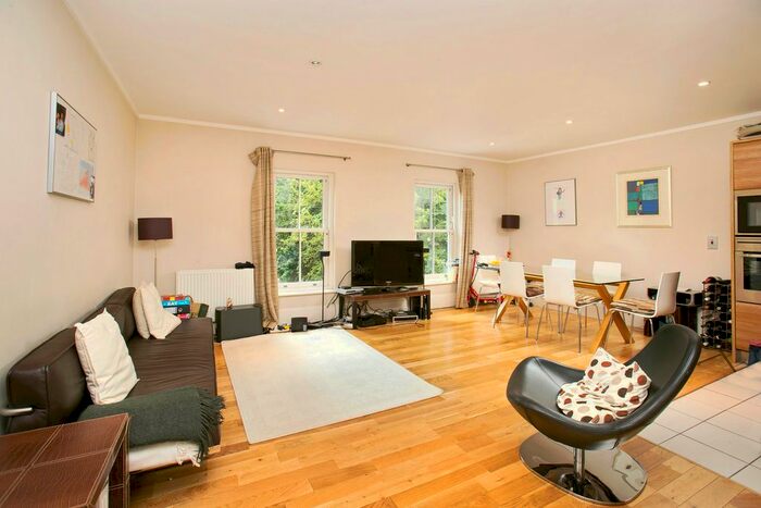 2 Bedroom Flat To Rent In Kingswood Court, Marchmont Road, TW10