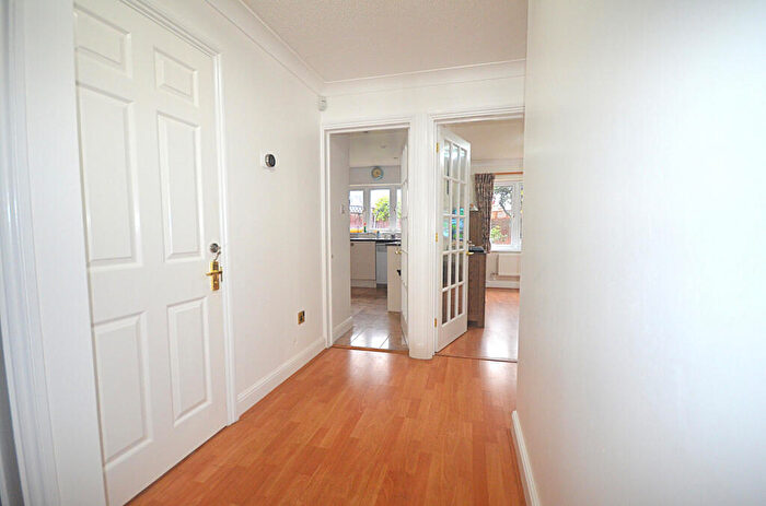 End Of Terrace House To Rent In Ilford, IG5