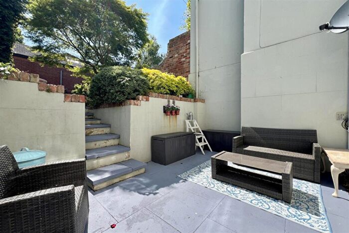 2 Bedroom Flat For Sale In Glenowen House, Lansdown, Cheltenham, GL50