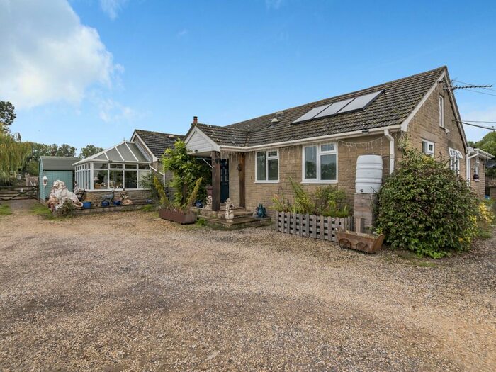 4 Bedroom Bungalow For Sale In Sutton Mandeville, Salisbury, Wiltshire, SP3
