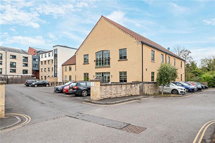 2 Bedroom Flat For Sale In River Place, Bath, Somerset, BA2