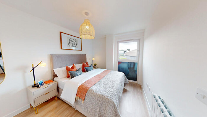 2 Bedroom Apartment To Rent In Minerva Square, Glasgow, G3