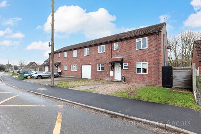 5 Bedroom Semi Detached House For Sale In Spruce Avenue, Ormesby, NR29