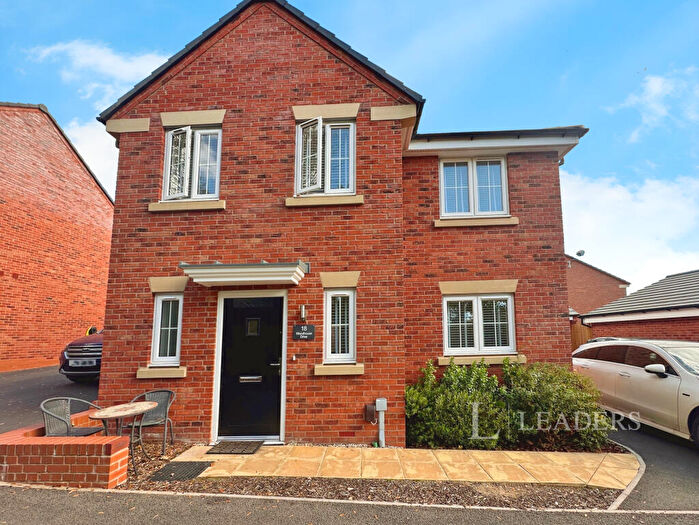 3 Bedroom Detached House To Rent In Woodhouse Drive, CV8