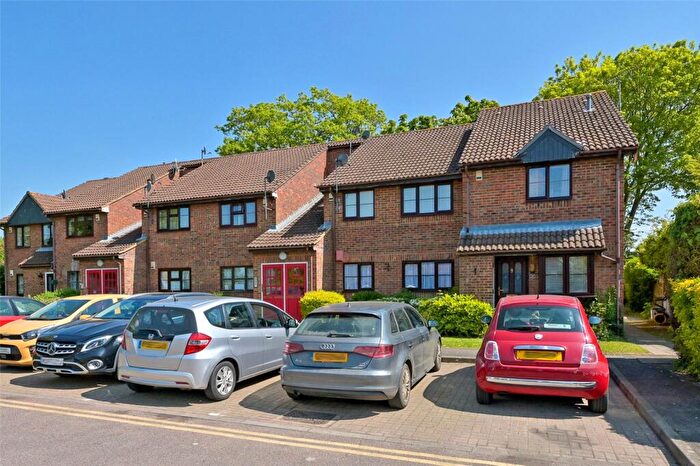 2 Bedroom Apartment To Rent In Troutbeck Close, Slough, Berkshire, SL2