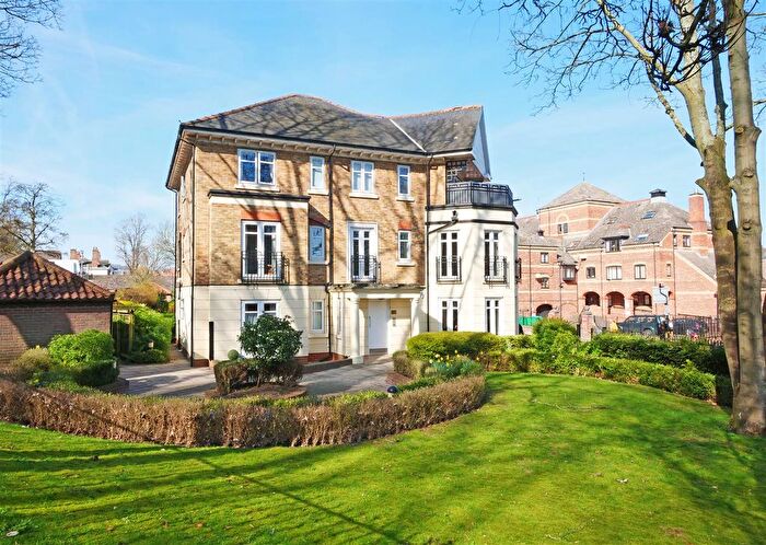 1 Bedroom Flat For Sale In Lady Anne Court, Skeldergate, York, YO1