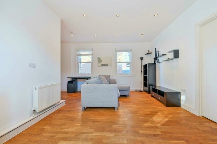 2 Bedroom Flat To Rent In North Street, Guildford, GU1