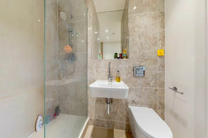 2 Bedroom Flat To Rent In City View Point, Leven Road, London, E14