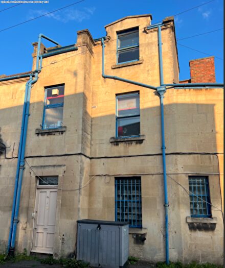 2 Bedroom Maisonette To Rent In Lower Bristol Road, Bath, BA2